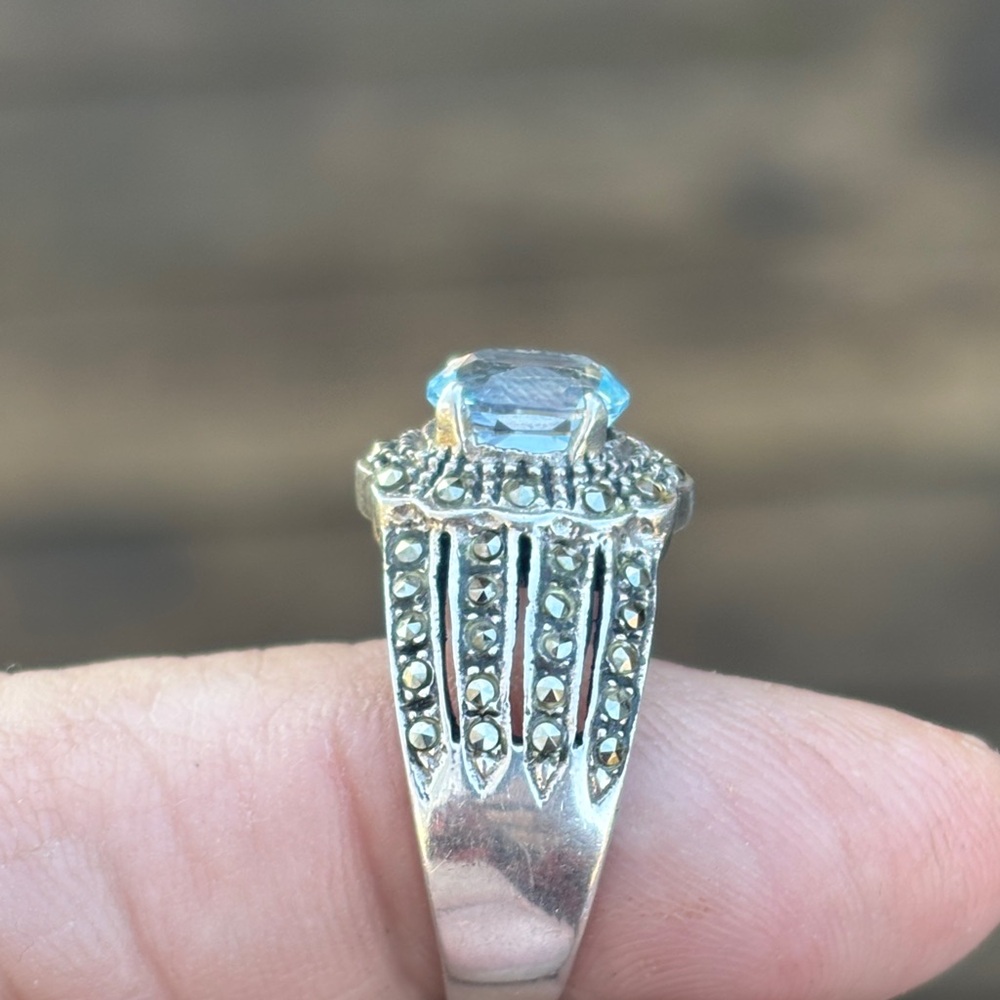 925 ring with blue topaz & marcasite ring - Picture 7 of 8
